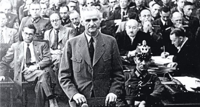 Carl Goerdeler przed trybunałem w Berlinie. Były burmistrz Lipska i członek grupy oporu został stracony 2 lutego 1945 r.