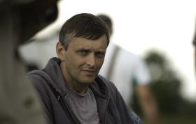 Siergiej Łoźnica po ukończeniu reżyserii w 1997 r. nakręcił szereg dokumentów. W 2001 r. wyemigrował do Niemiec.
