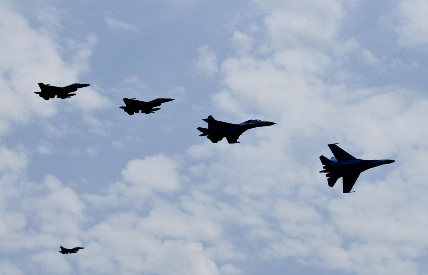 Grupa samolotów F-16. Czy Ukraińcy przestawią się mentalnie z trybu „latanie” na „walka w powietrzu”?