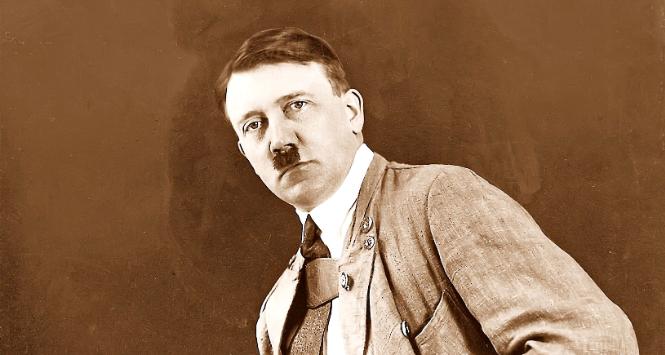 Adolf Hitler w tradycyjnym stroju bawarskim, fotografia wykonana w monachijskim atelier w 1931 r.