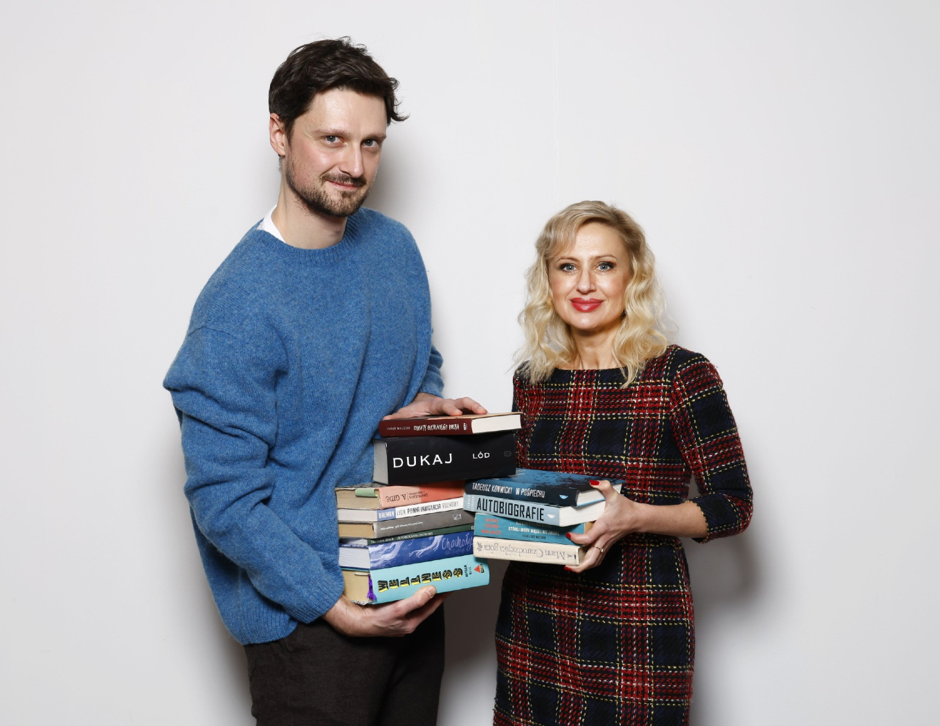 Znacie ten głos. Filip Kosior dla „Polityki”: Staram się nie nudzić podczas czytania | Polityka o książkach. Odc. 21