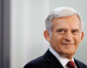 Jerzy Buzek: Konieczny jest bardzo silny – bolesny dla władz, nie dla społeczeństwa – nacisk polityczny i ekonomiczny.