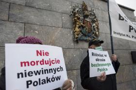 Sprawa Sławomira R., pacjenta z Plymouth w Wielkiej Brytanii, wywołała reakcję rządu i protesty. Ambasada Brytyjska w Warszawie, 25 stycznia.