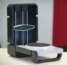 Tworzenie unikalnych przedmiotów codziennego użytku czy nawet obiektów sztuki staje się dziecinnie proste. Photon 3D zeskanuje każdy przedmiot, który chcemy powielić.