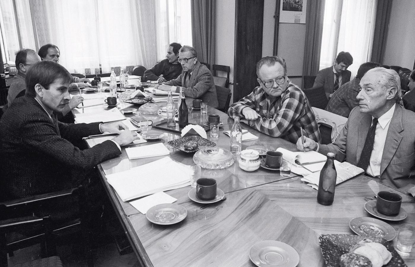 Na pierwszym planie Jerzy Drygalski, szef pierwszej Komisji Likwidacyjnej (z lewej) i Jan Bijak, członek komisji.