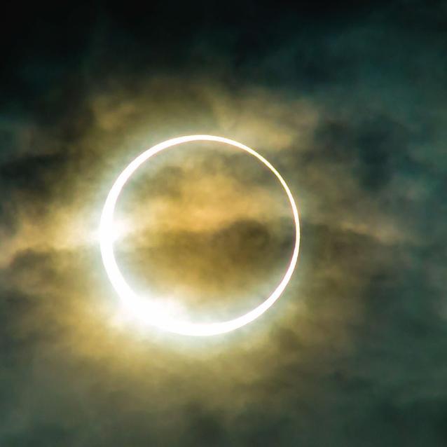 Kolor zaćmionego Księżyca zależy od ilości pyłu unoszącego się w atmosferze ziemskiej. Jaki będzie w tym roku?
