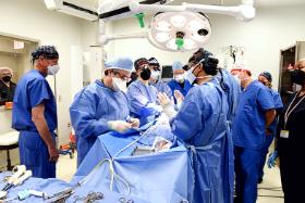 Operacja przeszczepu serca świni w Centrum Medycznym Uniwersytetu Maryland w USA.