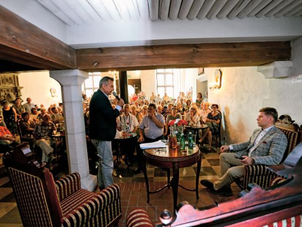 Debata o praworządności, na fot. redaktor naczelny POLITYKI Jerzy Baczyński i prof. Marcin Matczak.