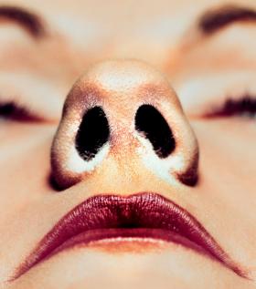 Półsyntetyczne opioidy zostały wprowadzone do użytku w połowie XX w., ale wtedy stanowiły głównie środki łagodzące ból dla śmiertelnie chorych.