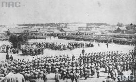 Polaków pod zaborami zjednoczyły krakowskie obchody 500. rocznicy bitwy grunwaldzkiej. Święto Grunwaldu obchodzili także żołnierze polskiej dywizji sformowanej na Syberii (nie dotarli zwycięsko do Polski). Nowonikołajewsk na Syberii, 1919 r.