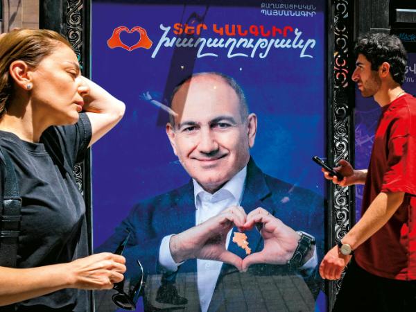 Po ośmioleciu u steru armeński premier nadal zachowuje się bardziej jak działacz niż polityk.