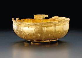 Złota ozdobna misa znaleziona w Stuttgarcie, VI w. p.n.e.)