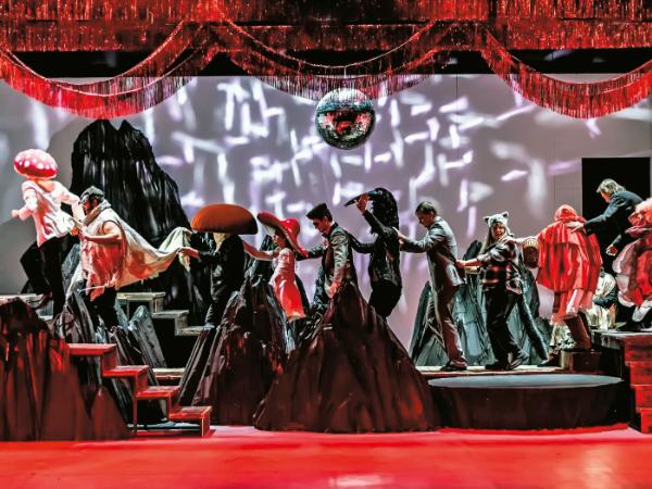 „Prowadź swój pług przez kości umarłych”, reż. Lena Frankiewicz.