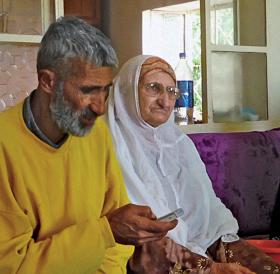 Ata Jaber. Chociaż ma tylko 48 lat, życie uczyniło zeń starca.