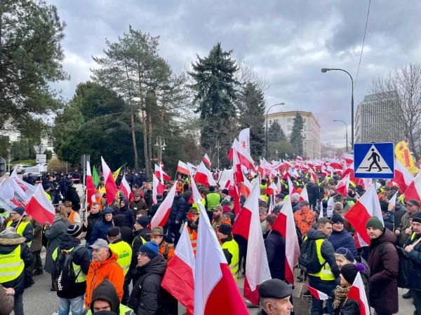 Rolnicy pod Sejmem 6 marca.