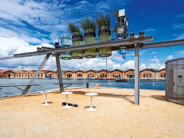 Instalacja na wejście do wystawy Biennale