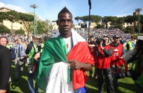 Balotelli na rasistowskie zaczepki kibiców od początku odpowiadał: „Jestem lepszym Włochem od nich”