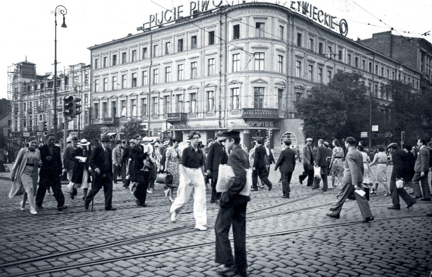 Skrzyżowanie Al. Jerozolimskich i ul. Marszałkowskiej. Warszawa, 1938 r.