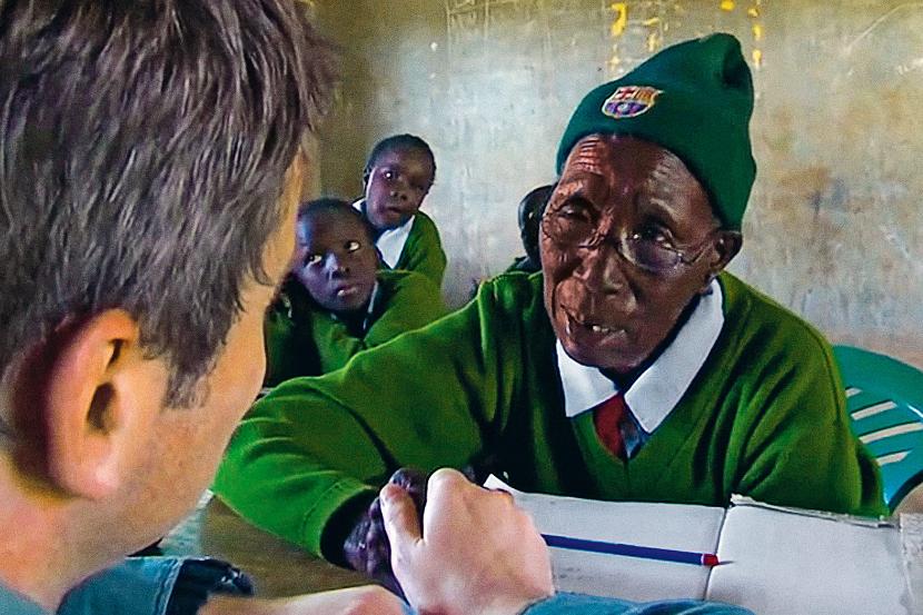 Będąc już po dziewięćdziesiątce, Priscilla Sitienei (nazywana przez wszystkich Gogo, czyli Babcią) podjęła ostatnie w życiu wyzwanie. Postanowiła skończyć szkołę.