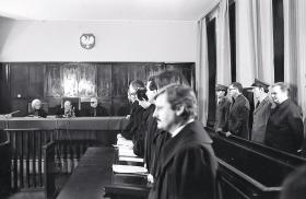 Ogłoszenie wyroku w procesie oskarżonych o niegospodarność członków byłego kierownictwa Radiokomitetu, Warszawa 1984 r.