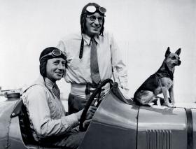 Sidney Cotton (stoi), Australijczyk, mistrz lotów rozpoznawczych podczas wojny i po wojnie, fot. z 1936 r.