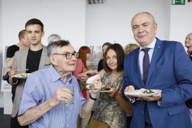 Red. Marian Turski, Katarzyna Kozyra i Jacek Michalak, sponsor Nagrody.