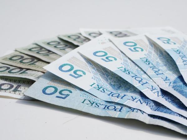 Chociaż drożeją ropa i gaz, RPP tnie stopy – być może ostatni raz, jeśli nowa wojna Donalda Trumpa zatrzęsie światową gospodarką i wywoła inflacyjny szok.