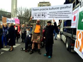 Mężczyźni przeciwko kulturze gwałtu – rzadki widok.