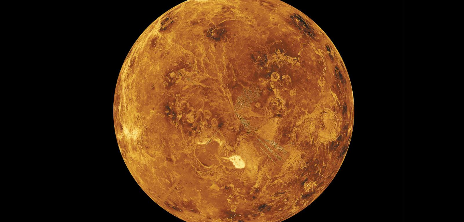 Globalny widok północnej półkuli Wenus, uzyskany za pomocą radaru umieszczonego na wysłanym przez NASA orbiterze Magellan, który w latach 1990–1994 przebijał się przez zasłonę wirujących chmur.