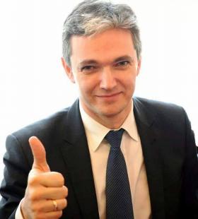 W 2011 r. zdobył mandat poselski, żeby zaraz potem z niego zrezygnować.