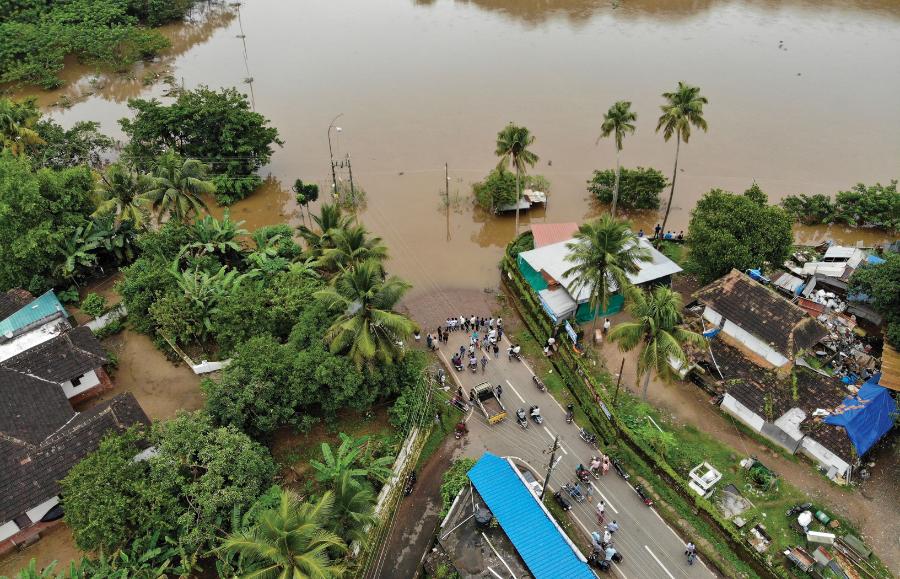 Powódź w indyjskim stanie Kerala w sierpniu 2018 roku. Zmiana klimatu zwiększa prawdopodobieństwo ekstremów pogodowych