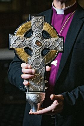 Nowy Krzyż Walii, który ma być niesiony na czele procesji koronacyjnej Karola III w Opactwie Westminsterskim.