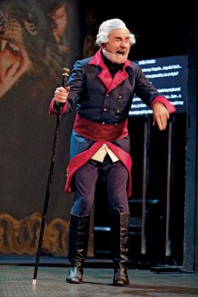 Jan Peszek w tytułowej roli w spektaklu „Wielki Fryderyk” w reż. Jana Klaty.