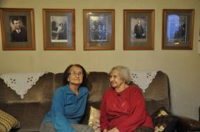 Maria, 107 lat, żyje sobie spokojnie w niewielkim mieszkaniu, razem ze swoją córką, 84-letnią Stanisławą.