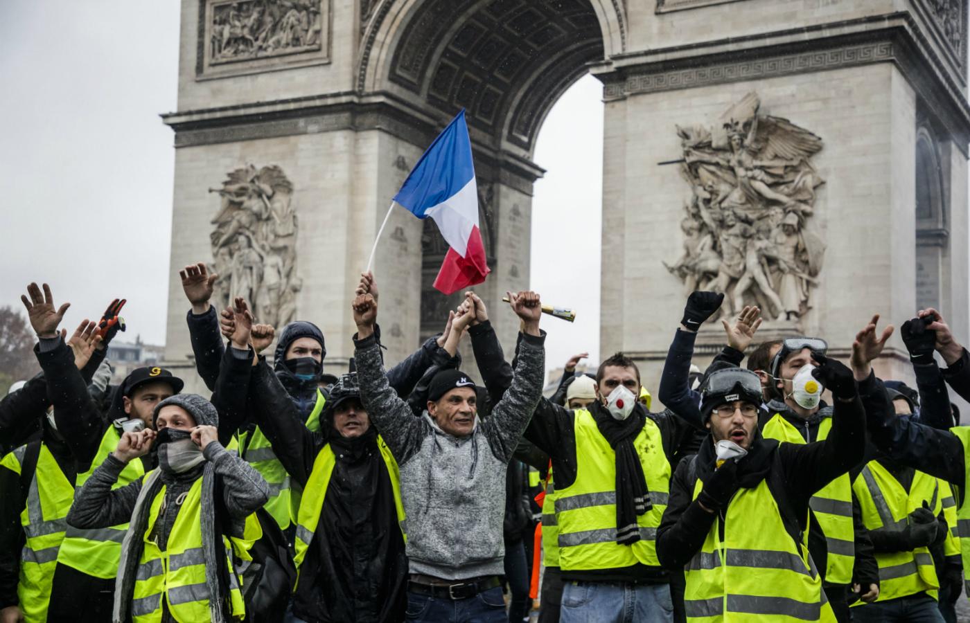 Protest tzw. ruchu żółtych koszulek w Paryżu