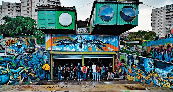 Centrum kultury La Tiuna w dzielnicy Valle w Caracas, dzieło wenezuelskiej grupy Lab Pro Fab