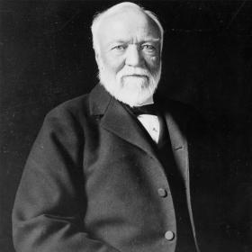 6. Andrew Carnegie (1835–1919)Kraj: USAMajątek: 372 miliardów dolarówBył szkockim imigrantem. Typ miliardera, który majątek zdobywał od zera. Tak wielką fortunę zbił na skupowaniu akcji firm stalowniczych, kolejowych i naftowych.