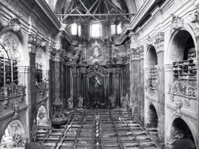 Ślady po magazynie zbożowym w kościele pojezuickim, Świtarzów, Ukraina, 2015 r.