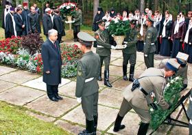 4 września nie była jeszcze uzgodniona treść noty naszej ambasady notyfikującej wizytę prezydenta w Katyniu.