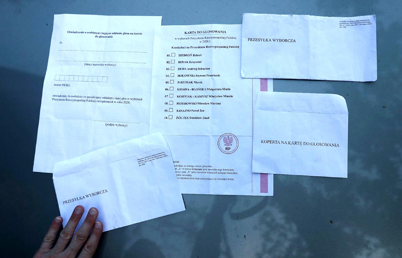 Pakiet do głosowania korespondencyjnego, który zdaniem kandydata na prezydenta Stanisława Żółtka wyciekł z firmy przesyłkowej.