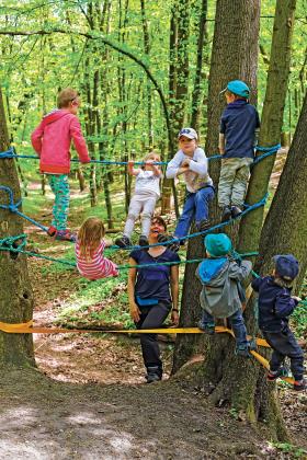 Żeby placówka została uznana za leśne przedszkole, dzieci muszą spędzać na świeżym powietrzu co najmniej 80 proc. czasu.