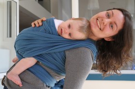 Uczestniczka zajęć tanecznych z chustami w „Tamice”.