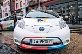 Auto z miejskiej wypożyczalni samochodów elektrycznych we Wrocławiu.