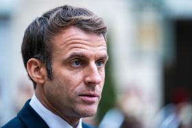 Emmanuel Macron oświadczył, że to już najwyższy czas, aby premier Johnson „spoważniał”, w przeciwnym razie zostanie wykluczony z debaty o migracji.