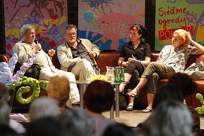Panel poświęcony przestrzeni miejskiej – od lewej: prowadzący Mirek Pęczak i jego goście:  prof. Mirosław Duchowski, Sylwia Chutnik i dr Elżbieta Anna Sekuła