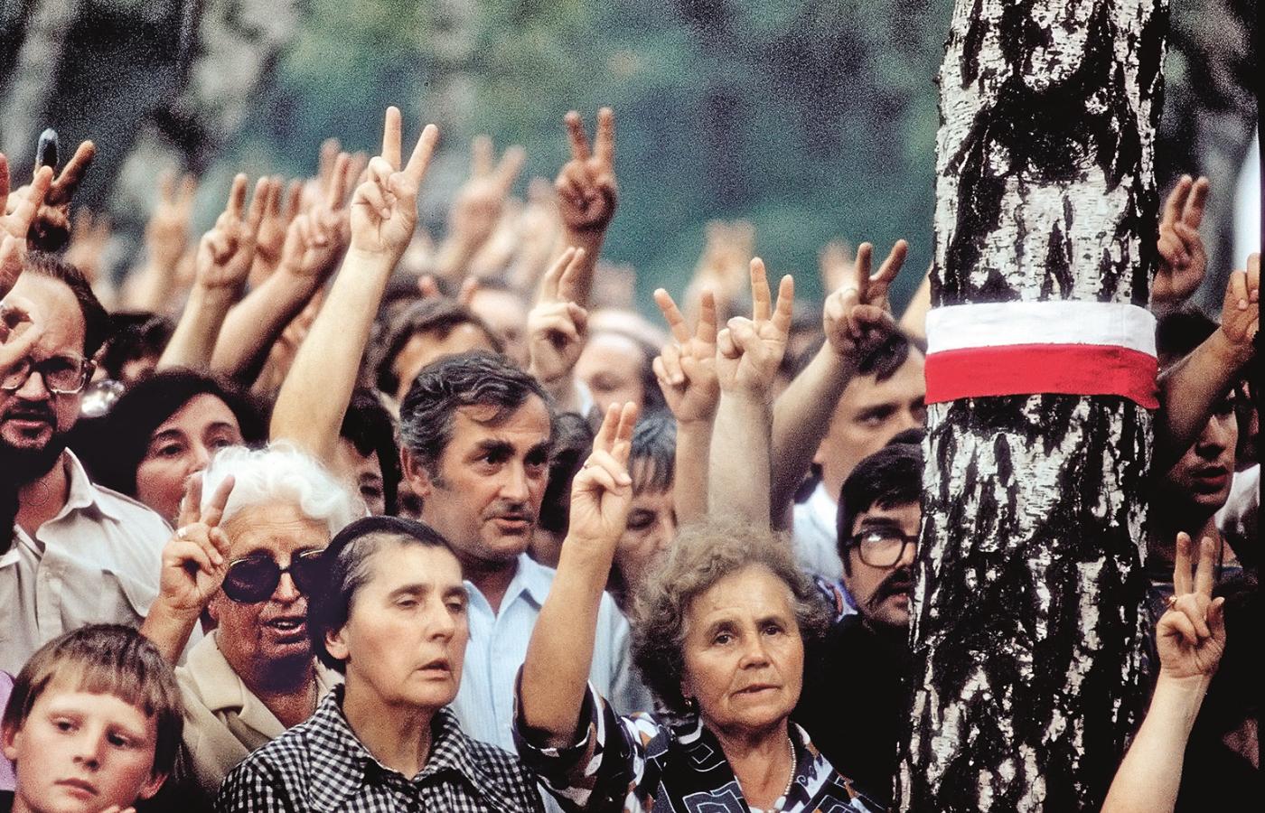 Demonstracja na Powązkach w rocznicę wybuchu powstania warszawskiego, 1 sierpnia 1982 r.
