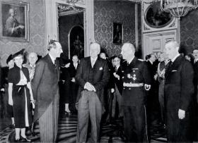 Minister spraw zagranicznych Rzeszy Joachim von Ribbentrop podejmowany na Zamku Królewskim w Warszawie przez Józefa Becka i prezydenta Ignacego Mościckiego,1939 r.