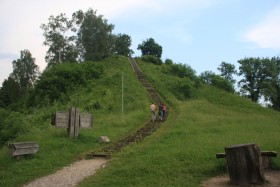 Merecz (lit. Merkiné), podejście na litewskie grodzisko nad Niemnem