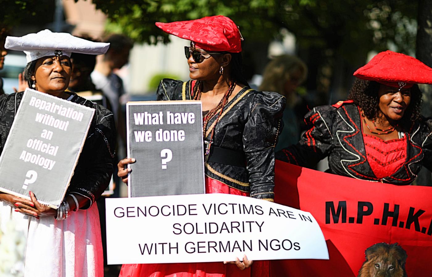 Demonstracja ws. ludobójstwa wobec ludów Herero i Nama w Namibii w latach 1904–08, Berlin, sierpień 2018 r.
