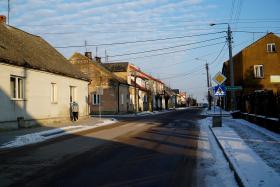 Ulica, którą idzie się w stronę cmentarza żydowskiego.